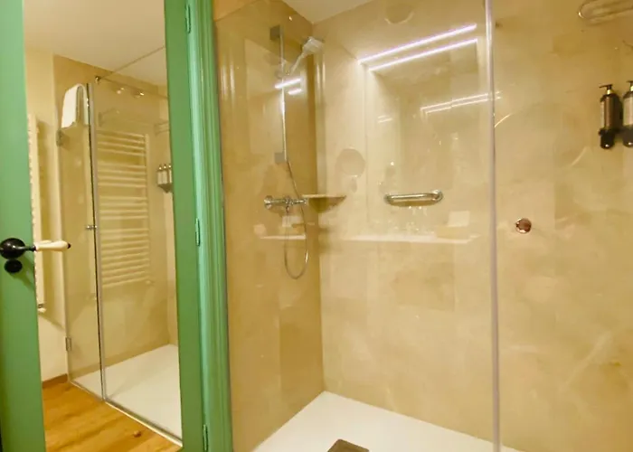 La Torre De La Quintana 4* لييندو